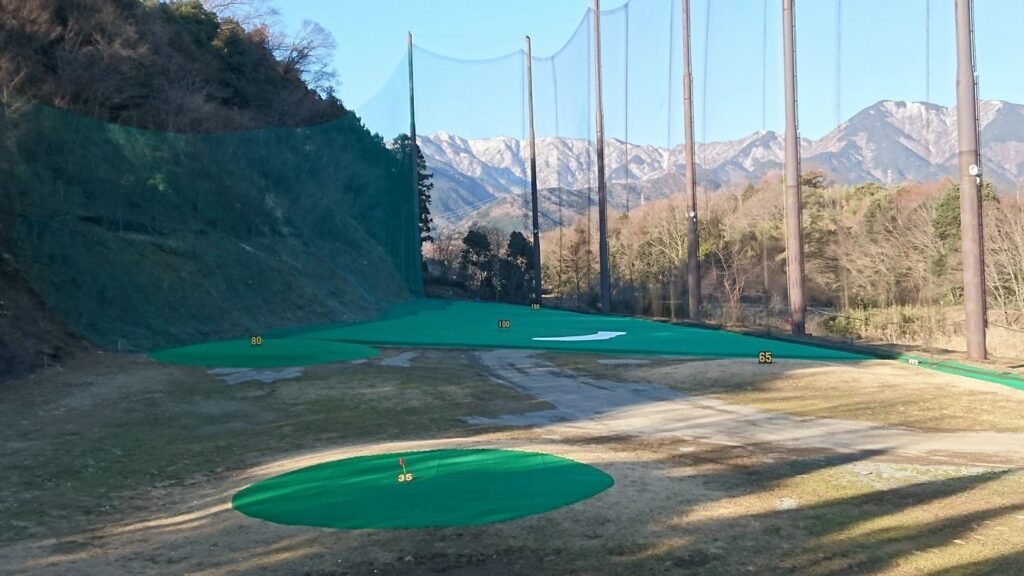 ヤマモゴルフガーデン｜秦野の自然を感じながら練習できる屋外ゴルフ練習場